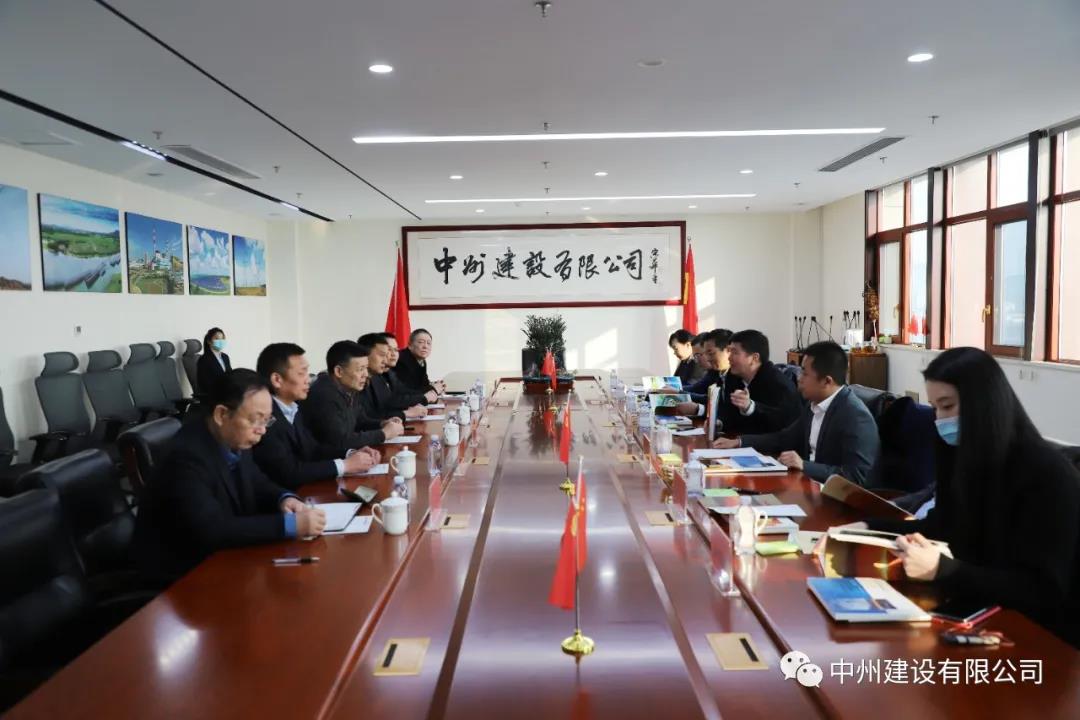大唐河南清潔能源有限責(zé)任公司總經(jīng)理王永民、金風(fēng)科技集團國內(nèi)營銷中心副總經(jīng)理韓明剛一行到我司參觀考察